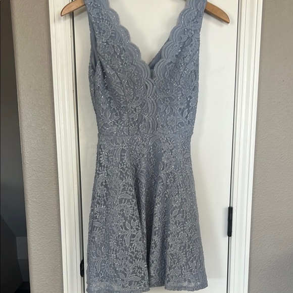 Elegant Lace Sleeveless Dress - Picture 1 of 5